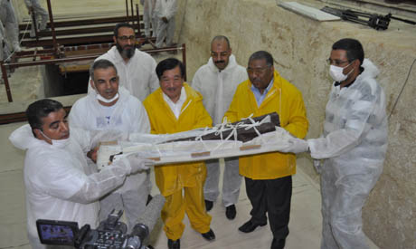 Excavation of 4,500-year-old boat at Giza pyramids begins 2013-635077700660829219-82